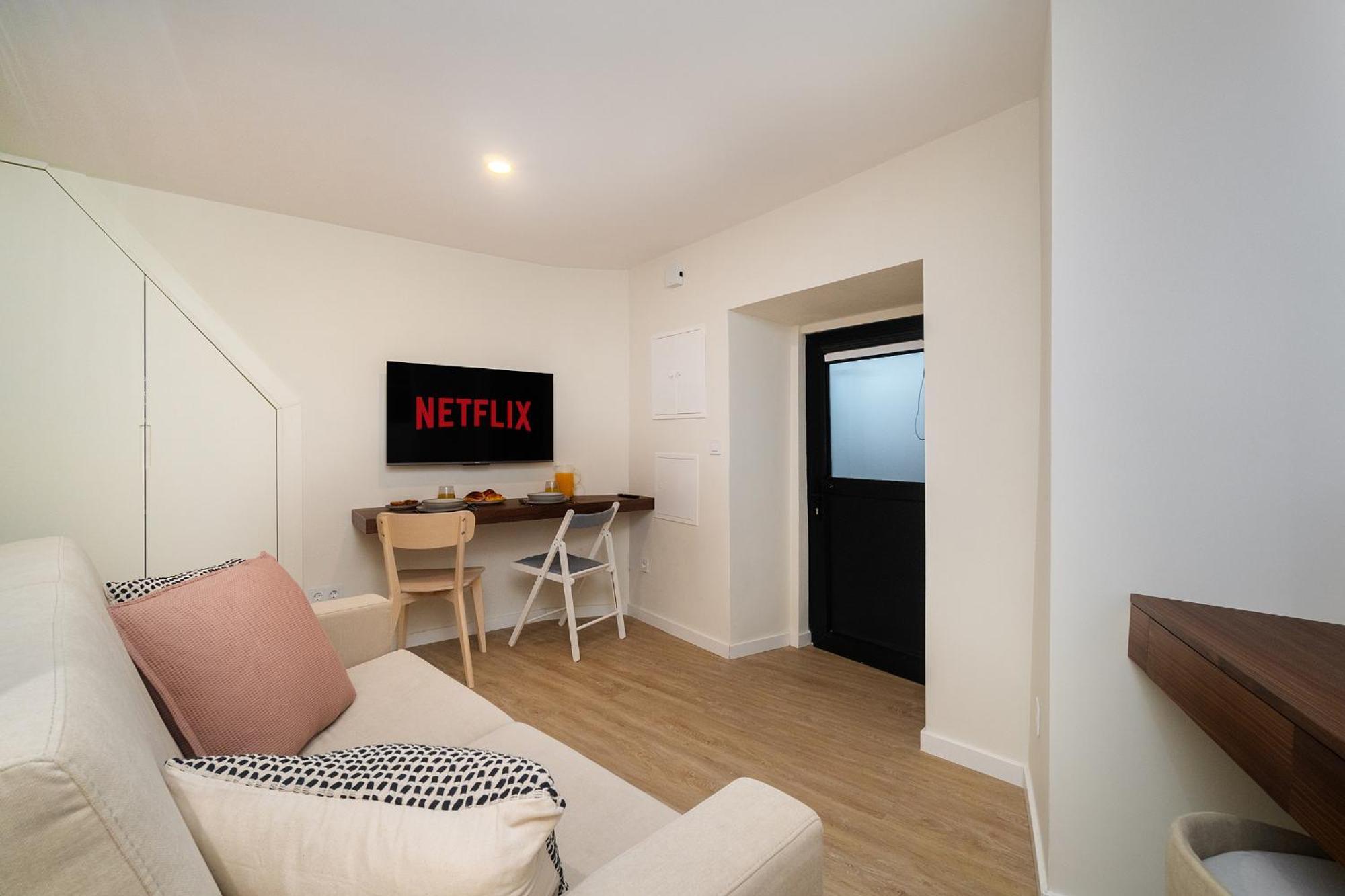 Apartment Whome Explore From A Cozy Base In Alfama Lisbon