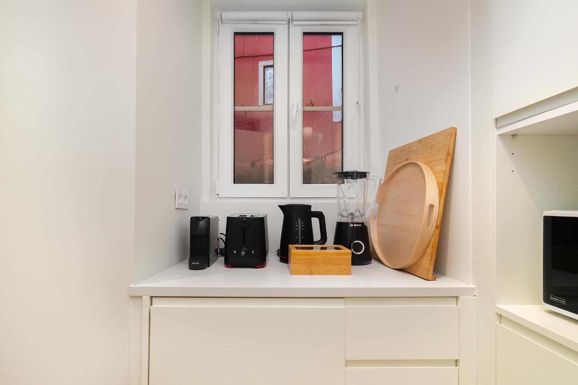 Whome Explore From A Cozy Base In Alfama Apartment