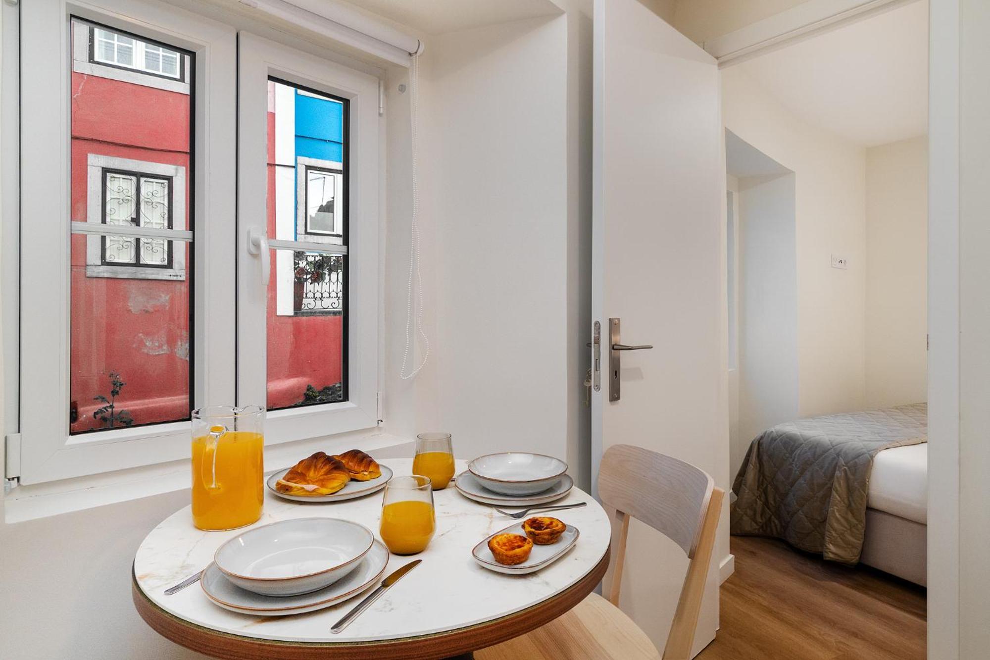 Apartment Whome Explore From A Cozy Base In Alfama Lisbon