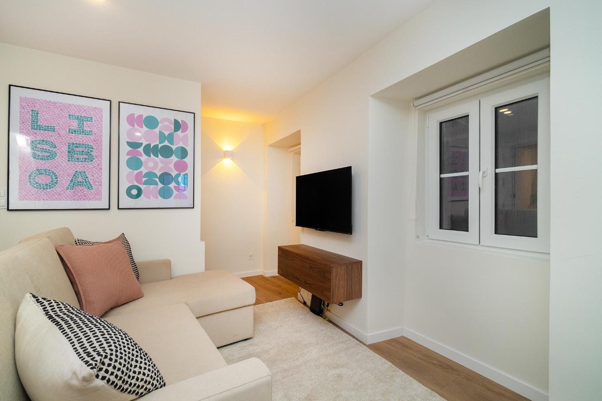 Whome Explore From A Cozy Base In Alfama Apartment *